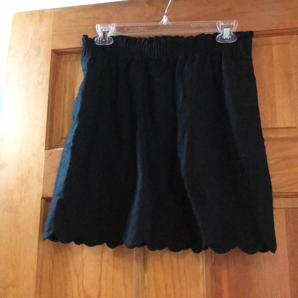 NWOT. Jcrew black scallop skirt. Size 6